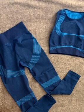 SEAMLESS BLUE WORKOUT MATCHING SET HIGH WAISTED LEGGINGS TOP SIZE SMALL COORD